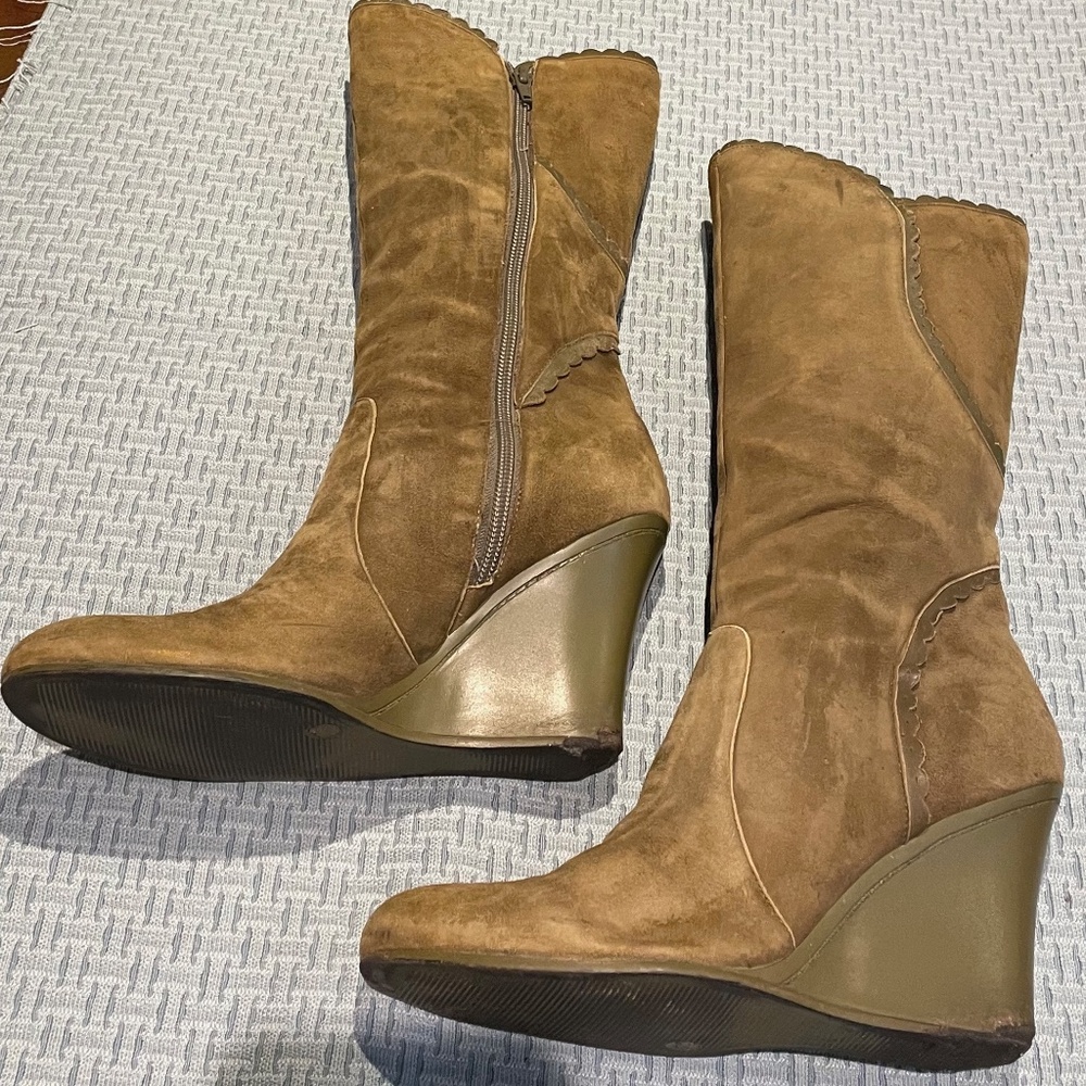 Vintage BCBG Mid-Calf Green Suede Wedge Boots With Zipper